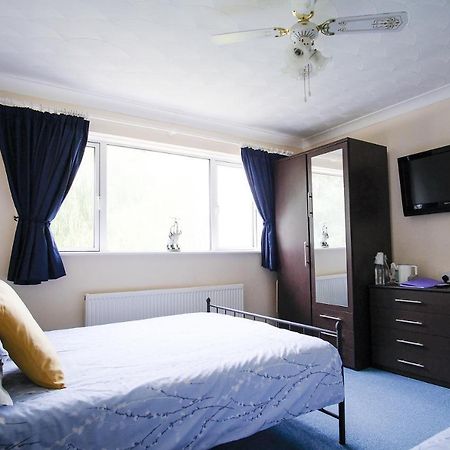 شيشستر Willowbrook Riding Centre المظهر الخارجي الصورة
