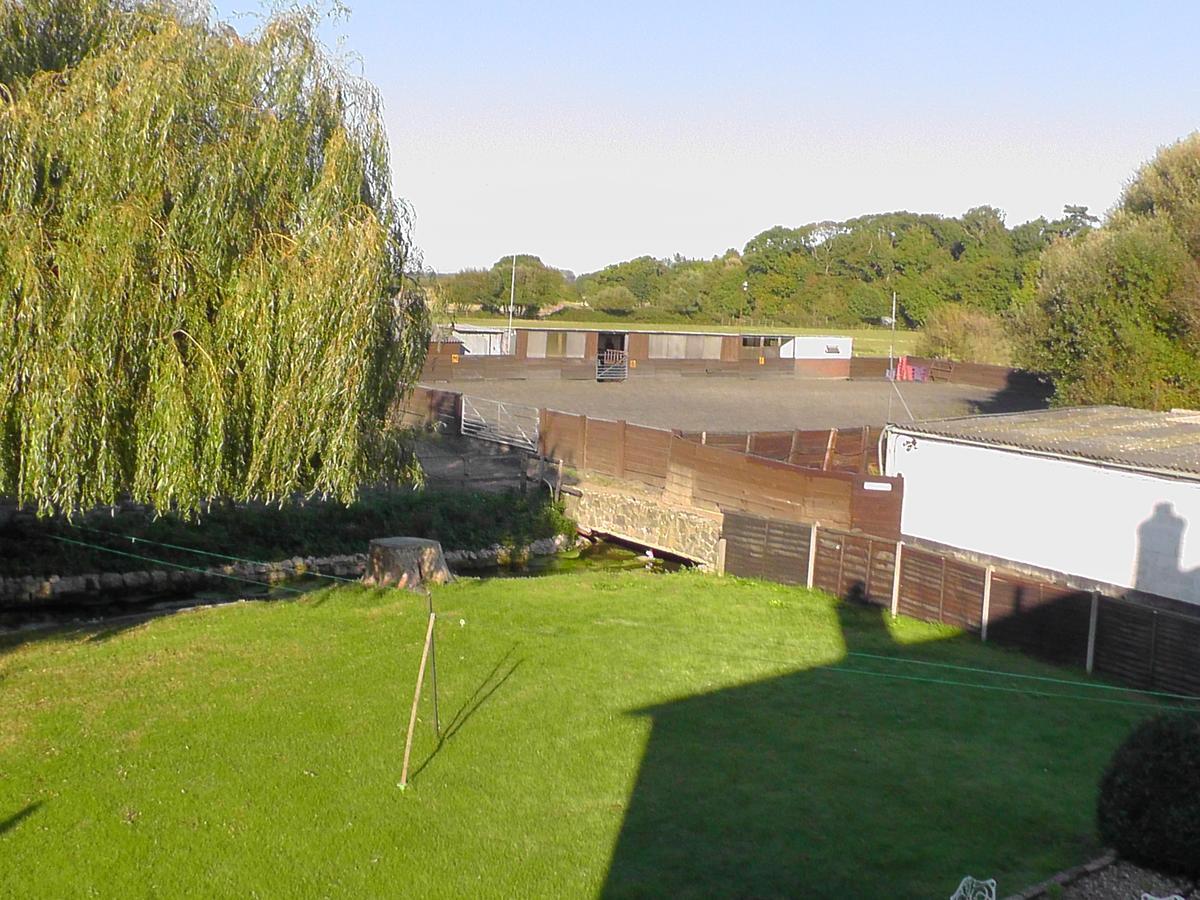 شيشستر Willowbrook Riding Centre المظهر الخارجي الصورة